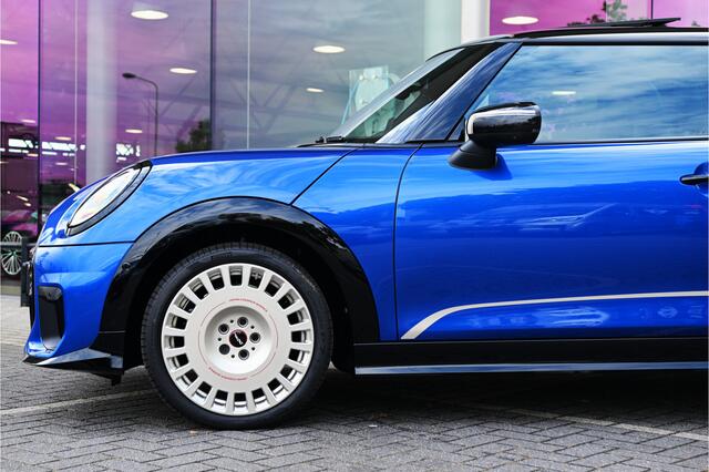 Mini COOPER Hatchback C Automaat / John Cooper Works / Pakket L / 18" JCW Rallye Spoke Gold