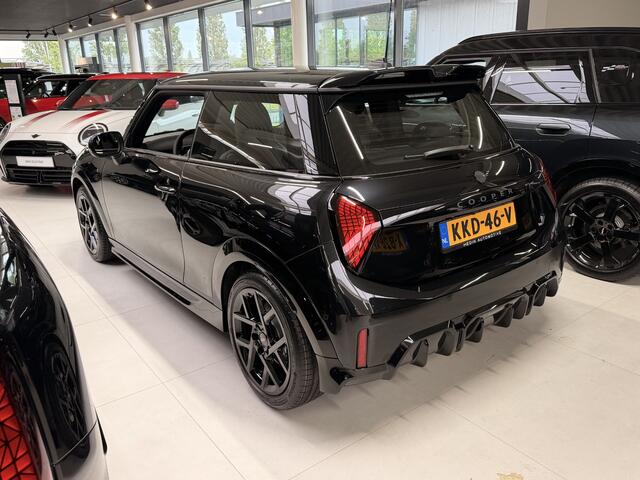 Mini COOPER 3-Deurs 1.5 C John Cooper Works | Achteruitrijcamera | Apple Carplay | Sportstoelen