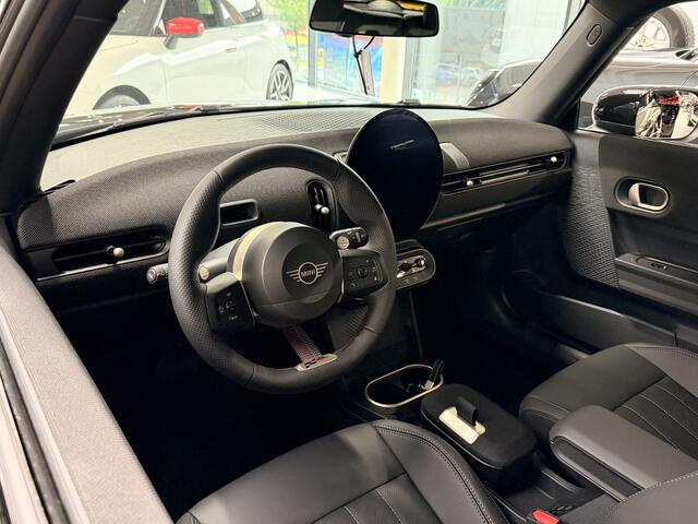 Mini COOPER 3-Deurs 1.5 C John Cooper Works | Achteruitrijcamera | Apple Carplay | Sportstoelen