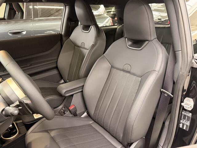 Mini COOPER 3-Deurs 1.5 C John Cooper Works | Achteruitrijcamera | Apple Carplay | Sportstoelen