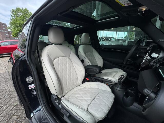 Mini COOPER 3-Deurs 1.5 60 Years Edition Pano / H&K Audio / Leer / Head-up / LED / Clima / Cruise