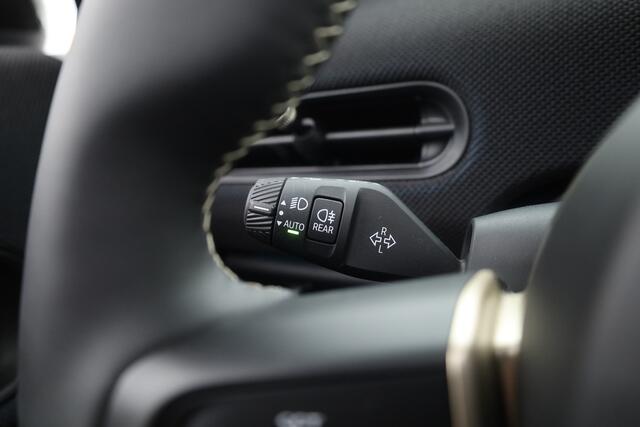 Mini COOPER 5-Deurs 1.5 C - Pakket L | Rijklaar! | S/K-Dak | HUD | Harman/Kardon | Cruise | Camera+PDC | Keyless | Stuur- +Stoelverw. | Nav+App.connect | Dodehoek | ACC | LED | 17''