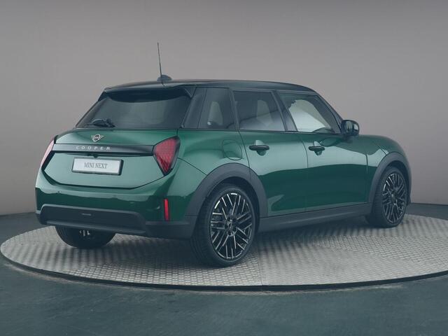 Mini COOPER 5-Deurs 1.5 C Favoured L 360 Camera | Panoramadak | Harman Kardon | AR-navigatie | Head-Up Display |