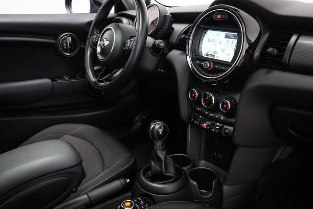 Mini COOPER 3-Deurs 1.5 Serious Business | PANORAMADAK | HARMAN KARDON | CLIMA | NAVIGATIE | PDC | 17"