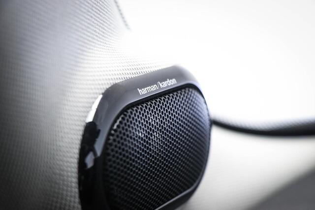 Mini COOPER 3-Deurs 1.5 Serious Business | PANORAMADAK | HARMAN KARDON | CLIMA | NAVIGATIE | PDC | 17"