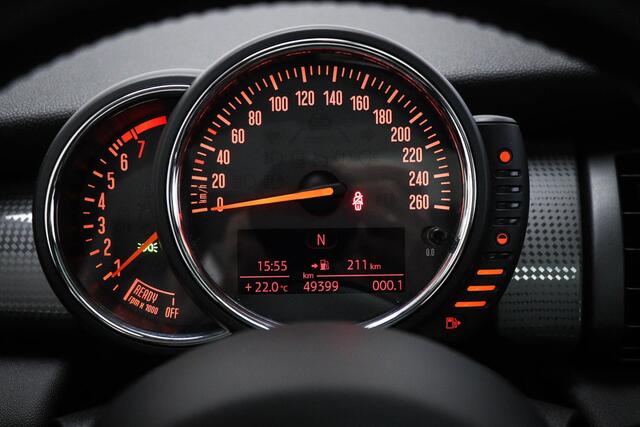 Mini COOPER 3-Deurs 1.5 Serious Business | PANORAMADAK | HARMAN KARDON | CLIMA | NAVIGATIE | PDC | 17"