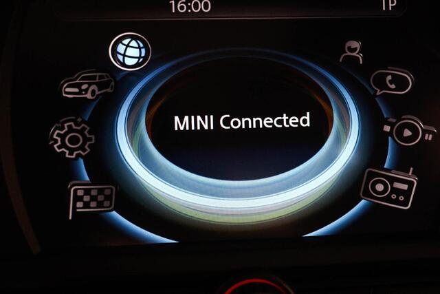 Mini COOPER 3-Deurs 1.5 Serious Business | PANORAMADAK | HARMAN KARDON | CLIMA | NAVIGATIE | PDC | 17"