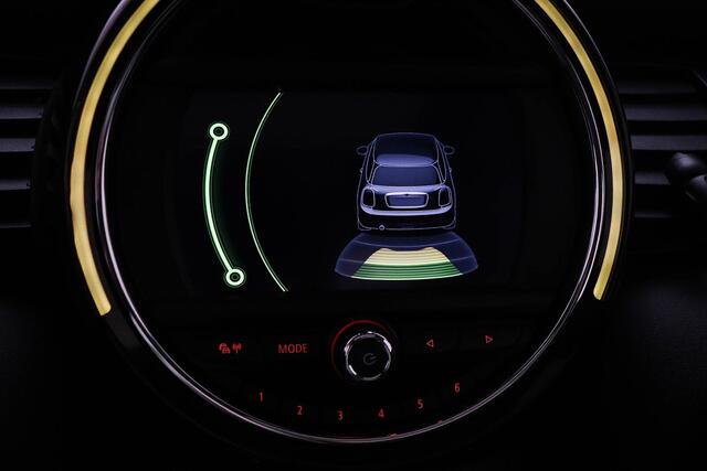 Mini COOPER 3-Deurs 1.5 Serious Business | PANORAMADAK | HARMAN KARDON | CLIMA | NAVIGATIE | PDC | 17"