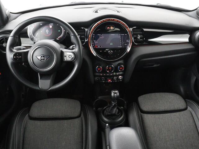 Mini COOPER 1.5 Business Edition | Harman/Kardon | Carplay | Verwarmde voorruit | Navigatie | Full LED | Half leder | Parkeerhulp | Climate control | Cruise control | Bluetooth | British Racing Green