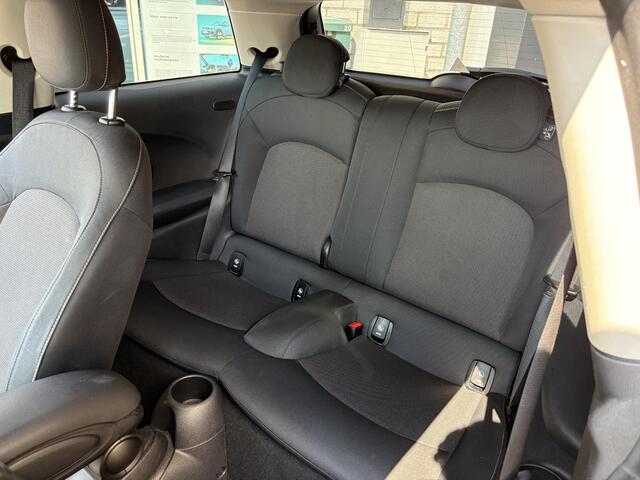 Mini COOPER 3-Deurs 1.5 | NAP | Navigatie | Cruise Control | Airco | BT-Telefoonfunctie |