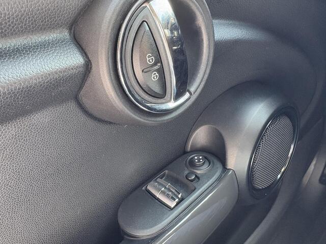 Mini COOPER 3-Deurs 1.5 | NAP | Navigatie | Cruise Control | Airco | BT-Telefoonfunctie |