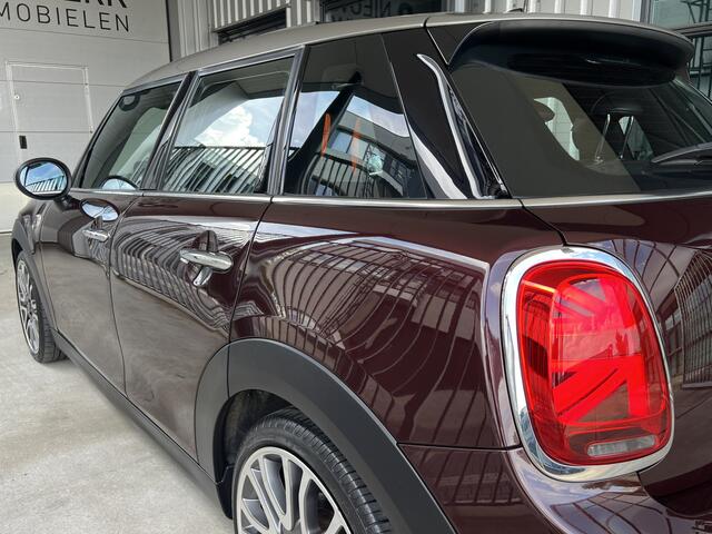 Mini COOPER 5-Deurs 1.5 Pure Burgundy Edition | SCHUIF/KANTELDAK | HEAD-UP DISPLAY | HARMAN/KARDON | LEDER | CARPLAY/ANDROID | LMV 18'' | NAVI | STOELVERWARMING | PDC V+A | KEYLESS | CRUISE CONTROL | CLIMATE CONTROL | LED