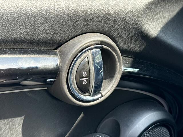 Mini COOPER 3-Deurs 1.5 | Sporstoel. | PDC | Driv. Ass. | Navi.