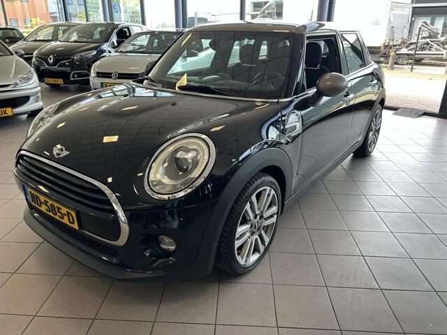 Mini COOPER 5-Deurs 1.5 5 DRS 75 DKM IN NW STAAT BJ 2017 !!!