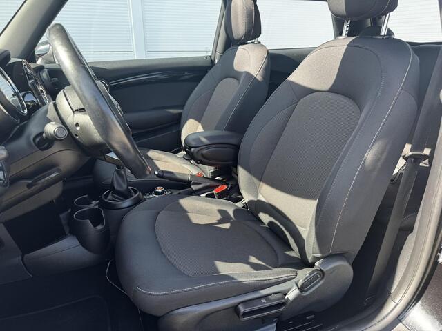 Mini COOPER 3-Deurs 1.5 Pepper Serious Business / Stoelverwarming voor / Navigatie / Parkeersensoren achter / Panorama Dak / Airco Climate Control