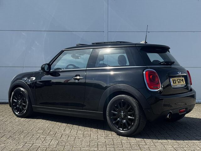Mini COOPER 3-Deurs 1.5 Pepper Serious Business / Stoelverwarming voor / Navigatie / Parkeersensoren achter / Panorama Dak / Airco Climate Control