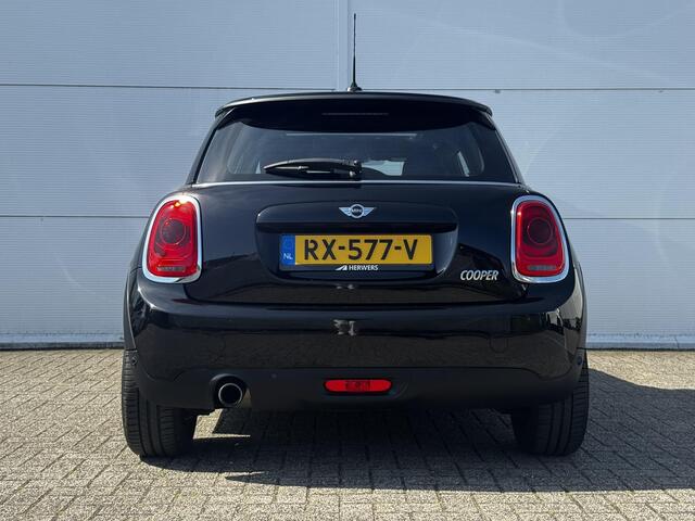 Mini COOPER 3-Deurs 1.5 Pepper Serious Business / Stoelverwarming voor / Navigatie / Parkeersensoren achter / Panorama Dak / Airco Climate Control