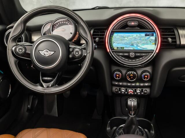 Mini COOPER Cabrio 1.5 Chili Sport (GROOT NAVI, DEALER ONDERHOUDEN, DIAMOND STITCHING, LEDER, STOELVERWARMING, SPORTSTOELEN, JACK UNION ACHTERLICHTEN, PARKEERSENSOREN, NIEUWSTAAT)