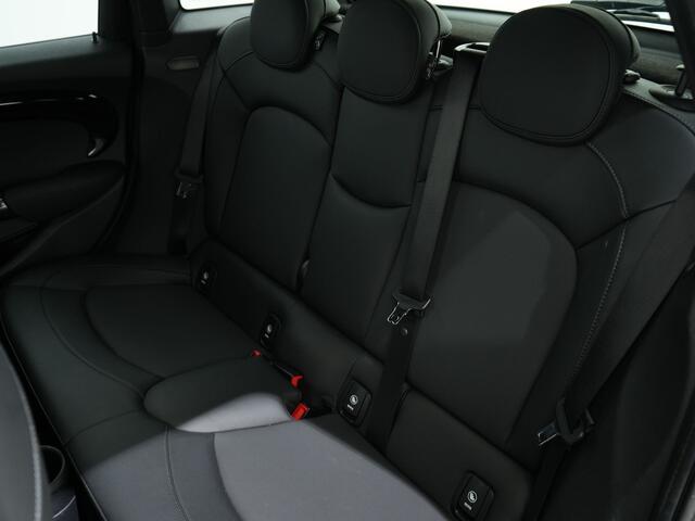 Mini COOPER 5-Deurs 1.5 136PK CHILI AUT7 | Panoramadak | Leer | Navi | Clima