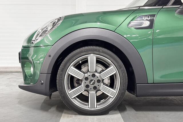 Mini COOPER 5-Deurs | Parkeerassistent | MINI Driving Modes | Stoelverwarming |