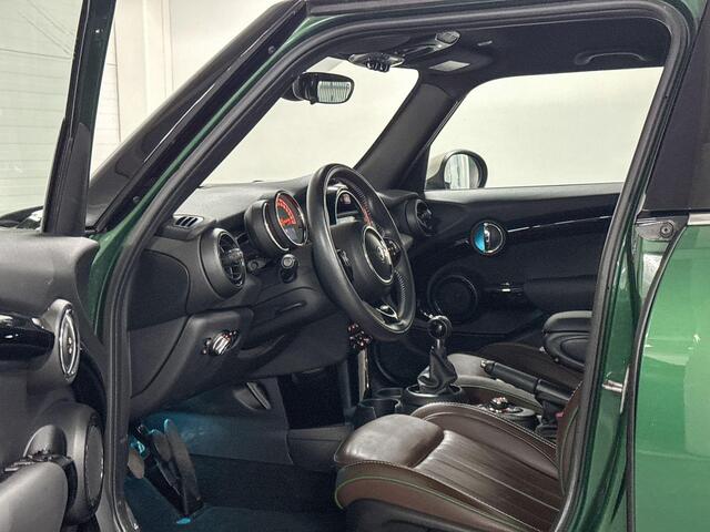 Mini COOPER 5-Deurs | Parkeerassistent | MINI Driving Modes | Stoelverwarming |