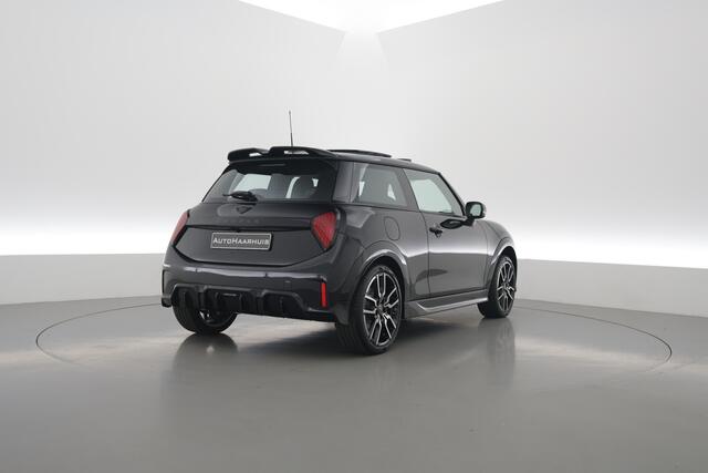 Mini COOPER 3-Deurs 1.5 C John Cooper Works | Pano | HUD | 360cam + PDC | Harman Kardon | 18'' LMV | Cruise | Stoel- Stuurverw. | NAV + Carplay |