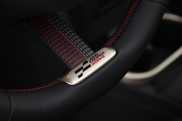 Mini COOPER 3-Deurs 1.5 C John Cooper Works | Pano | HUD | 360cam + PDC | Harman Kardon | 18'' LMV | Cruise | Stoel- Stuurverw. | NAV + Carplay |