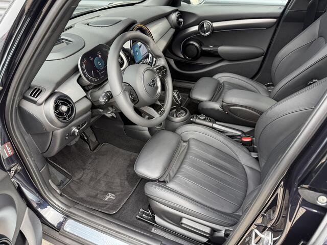 Mini COOPER 5-Deurs 1.5 MINI Yours Pano/Leder/Camera