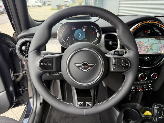 Mini COOPER 5-Deurs 1.5 MINI Yours Pano/Leder/Camera