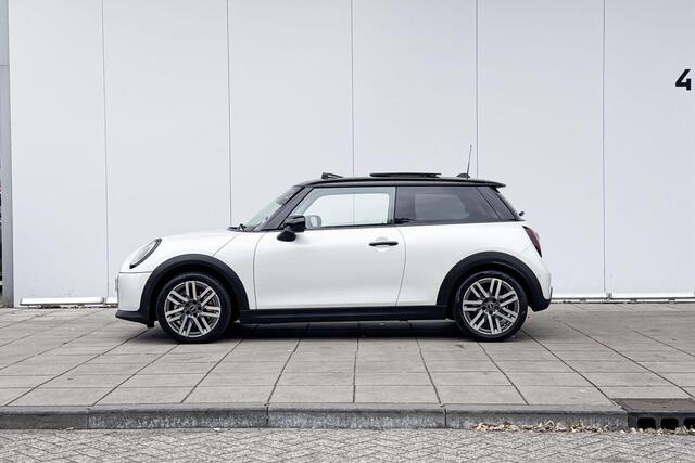 Mini COOPER 3 deurs C Favoured Schuifdak / Stuurwielrandverwarming / Head Up Display / Acteruitrijcamera / Stoelverwarming / Draadloosladen