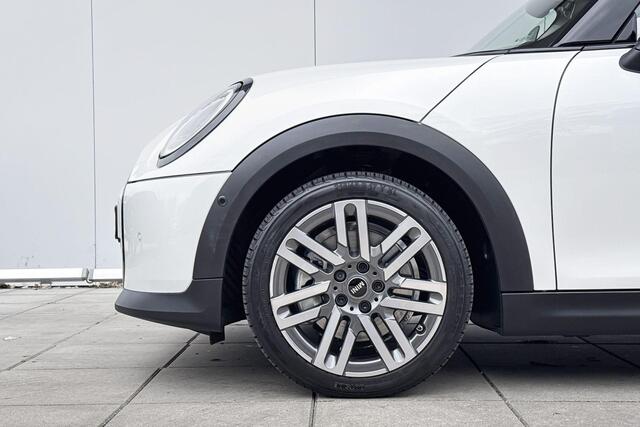 Mini COOPER 3 deurs C Favoured Schuifdak / Stuurwielrandverwarming / Head Up Display / Acteruitrijcamera / Stoelverwarming / Draadloosladen