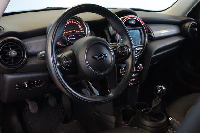 Mini COOPER 5-Deurs 1.5 Business Edition | 5 DRS | NAVI | AIRCO | PDC ACHTER | CRUISE |