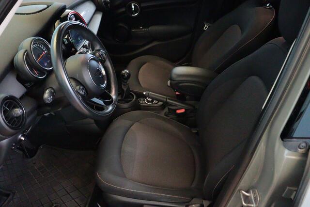 Mini COOPER 5-Deurs 1.5 Business Edition | 5 DRS | NAVI | AIRCO | PDC ACHTER | CRUISE |