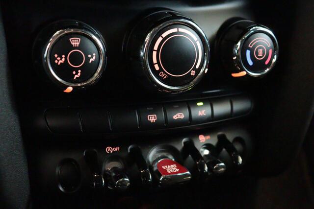 Mini COOPER 5-Deurs 1.5 Business Edition | 5 DRS | NAVI | AIRCO | PDC ACHTER | CRUISE |