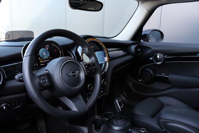 Mini COOPER 5-Deurs 1.5 Premium Plus Pano/Leder/LED/Keyless/Camera/Head-up/CarPlay