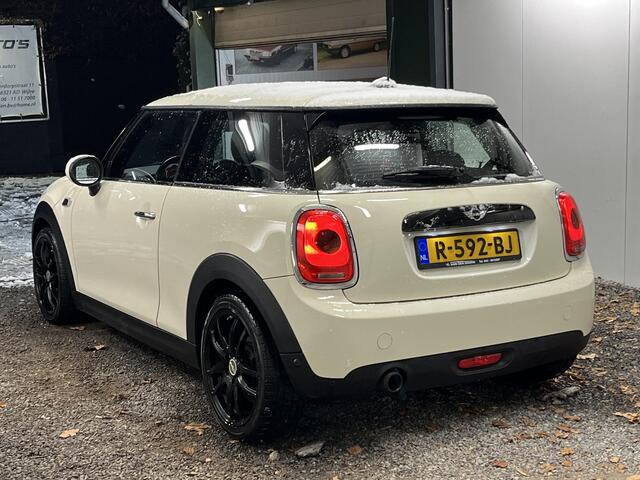 Mini COOPER 3-Deurs 1.5 Pepper Serious Business 136PK 4-2017 2e EIG *78.447 KM*!! NW APK !!