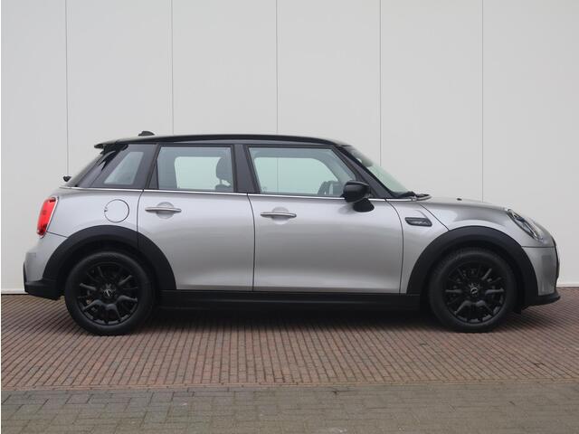 Mini COOPER 5-Deurs 1.5 Camden Edition Cruise Control/ LED-koplampen/ Navigatie /