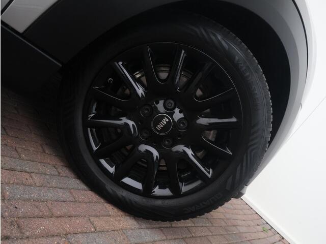 Mini COOPER 5-Deurs 1.5 Camden Edition Cruise Control/ LED-koplampen/ Navigatie /