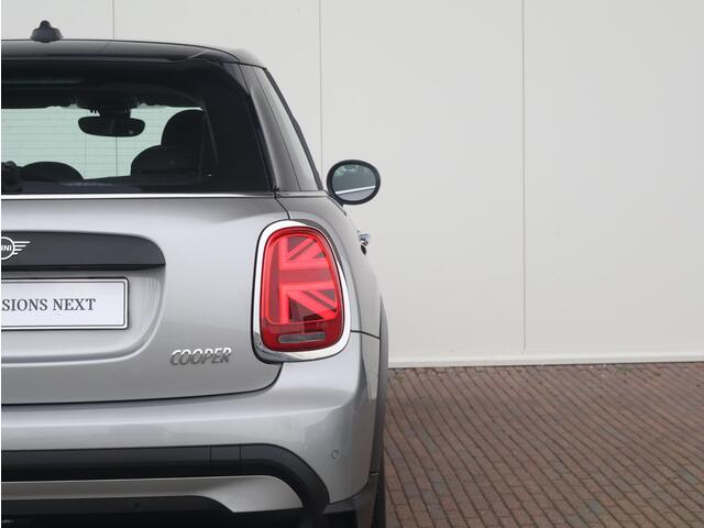 Mini COOPER 5-Deurs 1.5 Camden Edition Cruise Control/ LED-koplampen/ Navigatie /