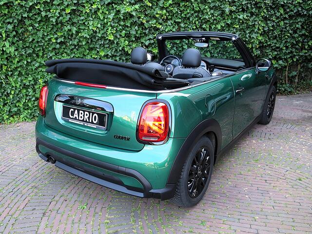 Mini COOPER Cabrio 1.5 Classic F57 LCI2 aut met Navi, A.cam, Head-up, Apple CP, DAB en 16"
