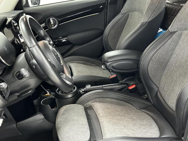Mini COOPER 5-Deurs 1.5 Business Edition NAVIGATIE | PARKEERSENSOREN ACHTER | CLIMATE CONTROL