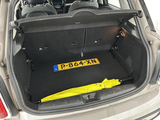 Mini COOPER 5-Deurs 1.5 Business Edition NAVIGATIE | PARKEERSENSOREN ACHTER | CLIMATE CONTROL