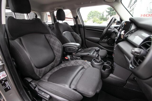 Mini COOPER 5-Deurs 1.5 Business - Navi | Leder | Stoelverw.