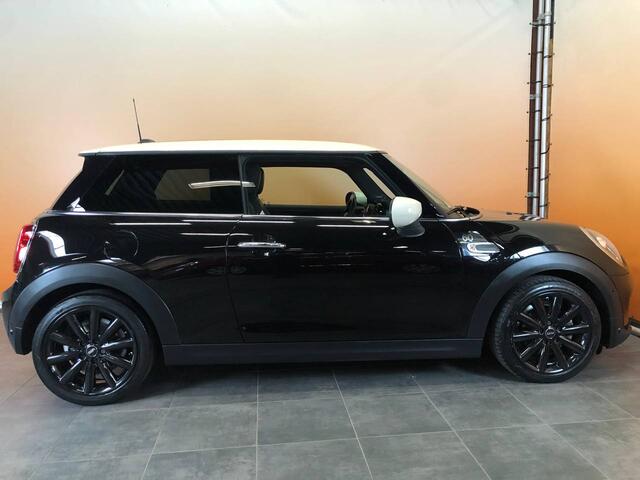 Mini COOPER 3-Deurs 1.5 60 Years Edition NL auto sportstoelen | leer | navi | led | harman kardon | pano dak | head up | dealer onderhouden