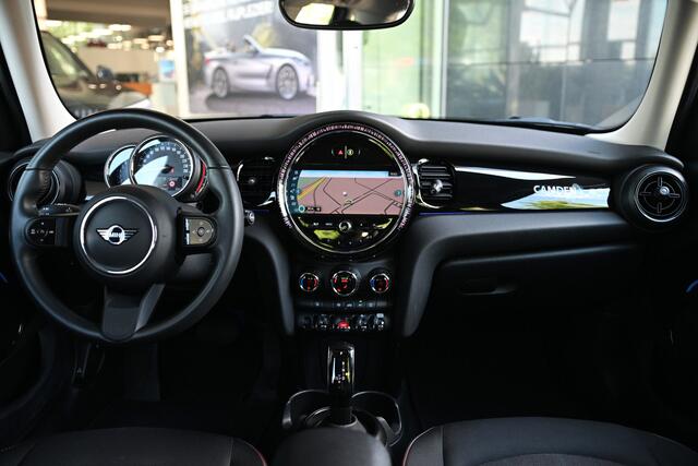 Mini COOPER Hatchback Classic Camden Automaat / Cruise Control / LED / Multifunctioneel stuurwiel / PDC / 16" LM Victory Spoke zwart
