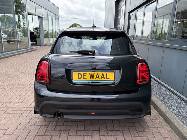 Mini COOPER 5-Deurs 1.5 Automaat 136pk 5-drs. LEDER/NAVI/CARPLAY/CLIMA/PDC/LED