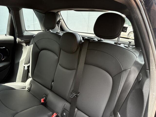 Mini COOPER 5-Deurs 1.5 Automaat 136pk 5-drs. LEDER/NAVI/CARPLAY/CLIMA/PDC/LED