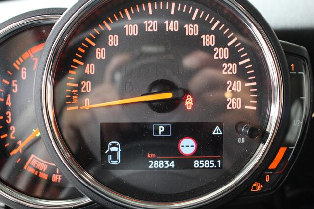 Mini COOPER 5-Deurs 1.5 Camden Edition Automaat | Navigatie | PDC | Cruise Control