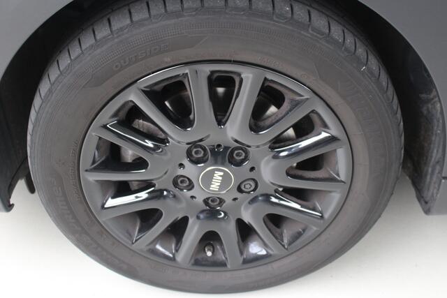 Mini COOPER 5-Deurs 1.5 Camden Edition Automaat | Navigatie | PDC | Cruise Control