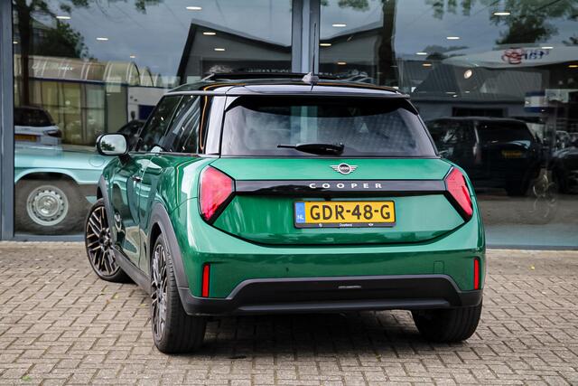 Mini COOPER 3-Deurs 1.5 C Favoured L PANO / 360 CAM. / H&K / HEAD UP